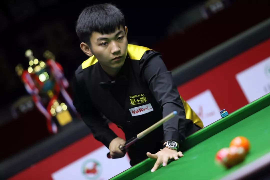 而是呈现出 而是呈现出